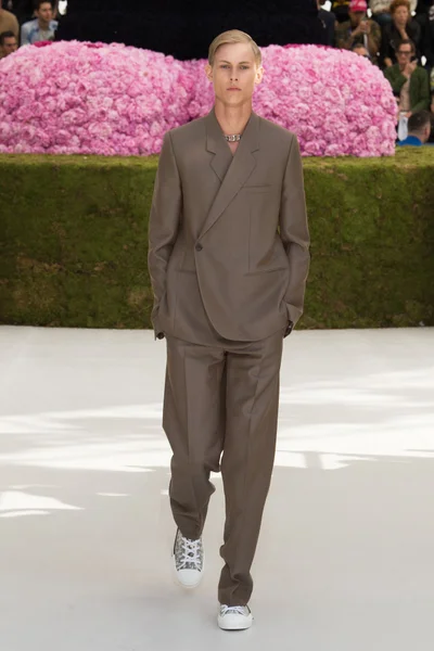 Look 9